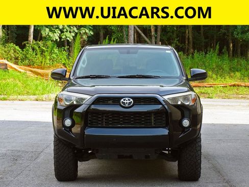 Used 2017 Toyota 4Runner SR5 AWD/4WD image 3
