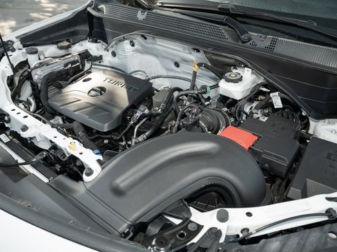 Used 2025 Buick Encore GX Avenir w/ Avenir Technology Package image 14