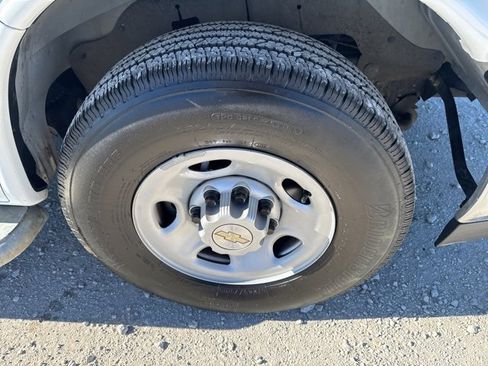 Used 2024 Chevrolet Express 2500 w/ Driver Convenience Package image 19