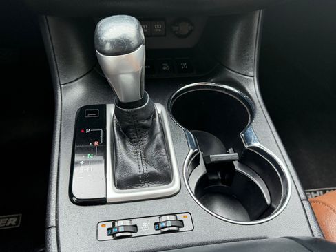 Used 2018 Toyota Highlander Limited Platinum image 25