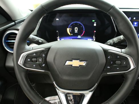 Used 2024 Chevrolet Trax LT w/ Driver Confidence Package FWD image 13