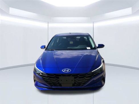 Used 2023 Hyundai Elantra SEL w/ Convenience Package FWD image 3