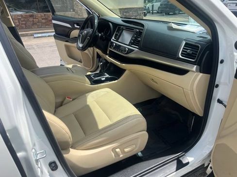 Used 2018 Toyota Highlander XLE AWD/4WD image 35