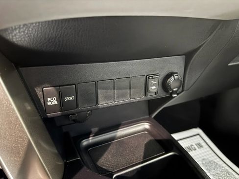 Used 2015 Toyota RAV4 LE FWD image 26