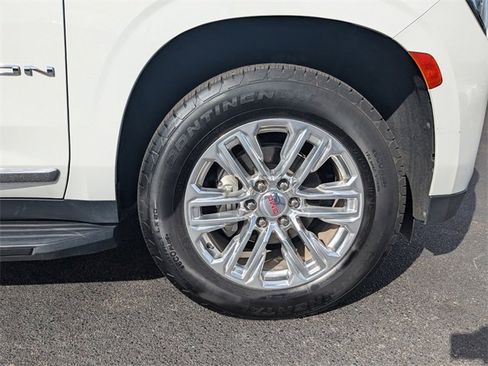 Used 2021 GMC Yukon SLT w/ SLT Premium Package image 11