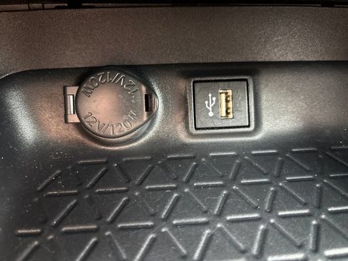 Used 2025 Toyota RAV4 XLE FWD image 19
