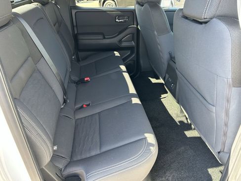 Used 2023 Nissan Frontier SV w/ SV Convenience Package image 11