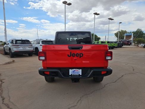 Used 2023 Jeep Gladiator Sport AWD/4WD image 3