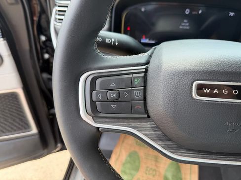 Used 2024 Jeep Wagoneer L Series II RWD image 17