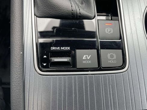 Used 2025 Toyota Sienna XLE image 43