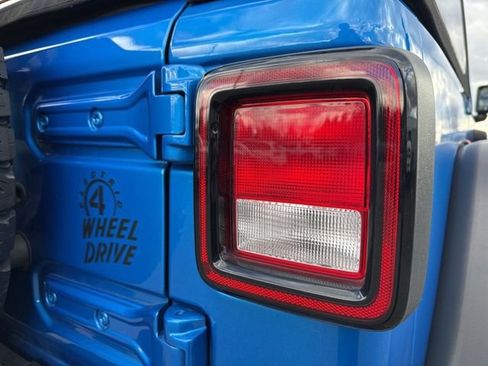 Used 2024 Jeep Wrangler Unlimited image 15