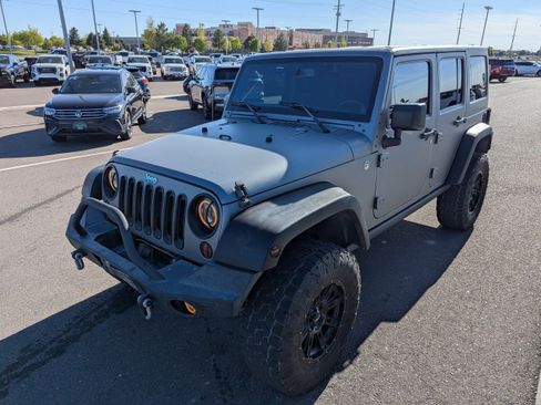 Used 2013 Jeep Wrangler Unlimited Rubicon w/ Connectivity Group AWD/4WD image 8