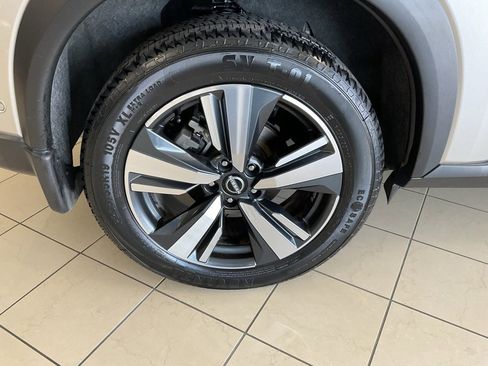 Used 2024 Nissan Rogue SL image 8