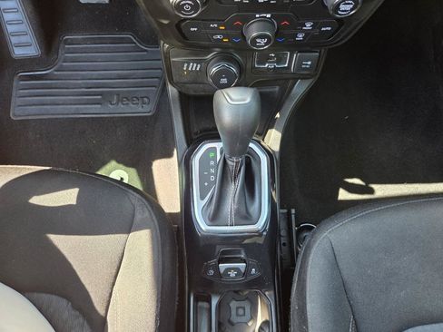 Used 2021 Jeep Renegade Latitude w/ Sun & Sound Group AWD/4WD image 16