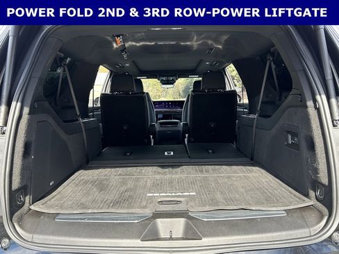 Used 2025 Cadillac Escalade ESV Premium Luxury image 20