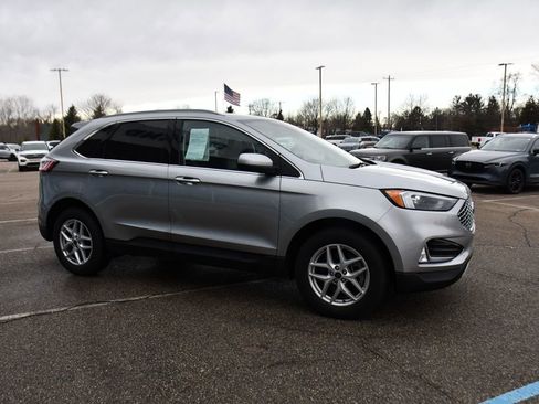 Used 2024 Ford Edge SEL w/ Convenience Package image 8