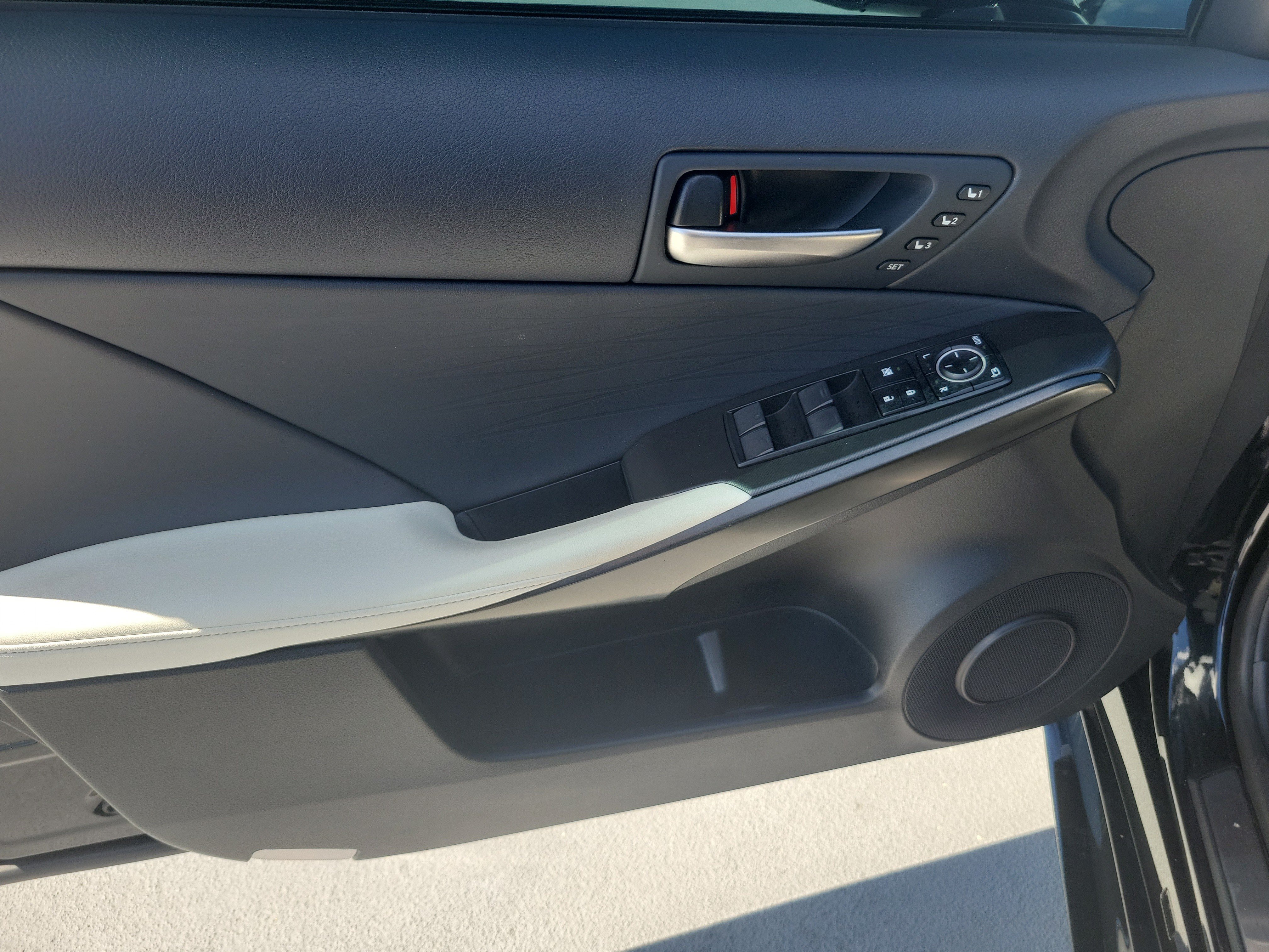 Used 2025 Lexus IS 350 F Sport RWD image 18