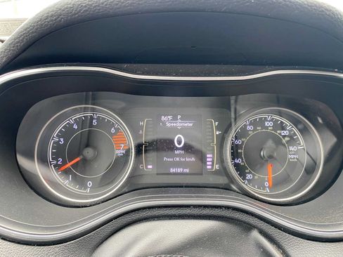 Used 2019 Jeep Cherokee Latitude Plus AWD/4WD image 17