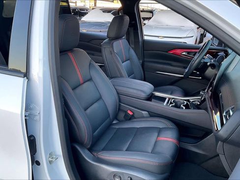 Used 2024 Chevrolet Traverse RS image 10