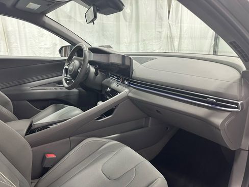 Used 2025 Hyundai Elantra SEL image 56
