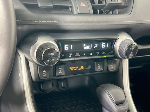 Used 2022 Toyota RAV4 XLE w/ Convenience Package AWD/4WD image 15