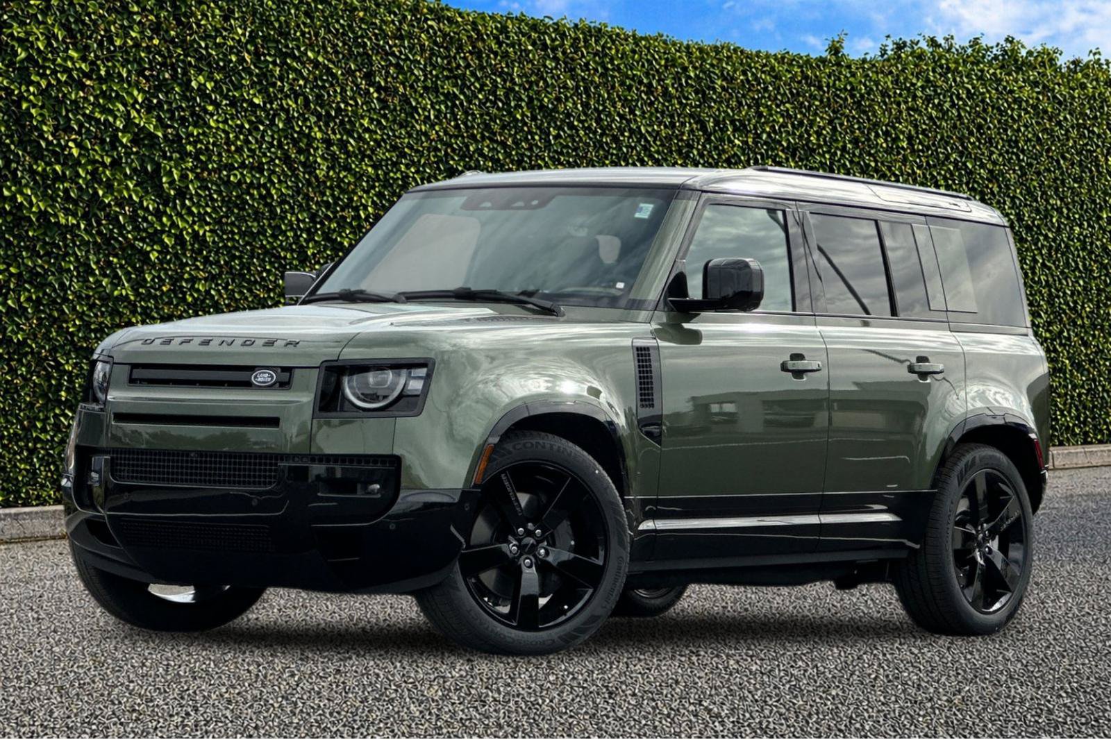 New 2026 Land Rover Defender 110 X-Dynamic SE AWD/4WD image 2