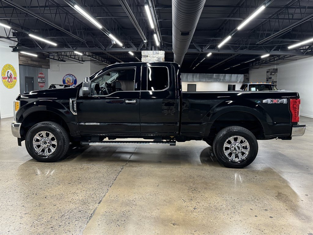 Used 2017 Ford F350 XLT w/ XLT Premium Package AWD/4WD image 2
