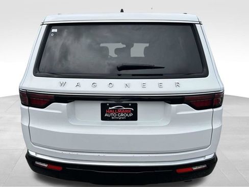 Used 2024 Jeep Wagoneer Series II w/ Flexible Seating Group RWD image 3