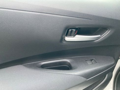 Used 2020 Toyota Corolla LE FWD image 12