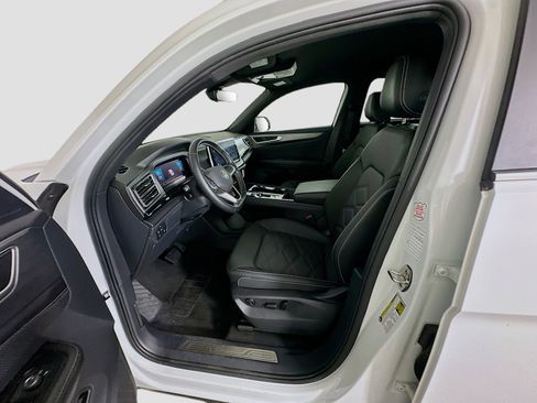 Used 2025 Volkswagen Atlas Cross Sport SE FWD image 13