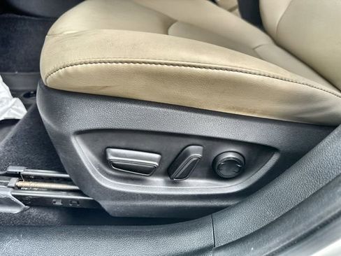 Used 2022 Toyota Prius XLE w/ Premium Convenience Package image 21