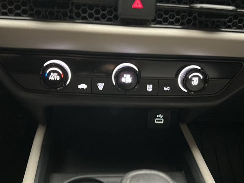 Certified 2023 Honda HR-V LX image 27
