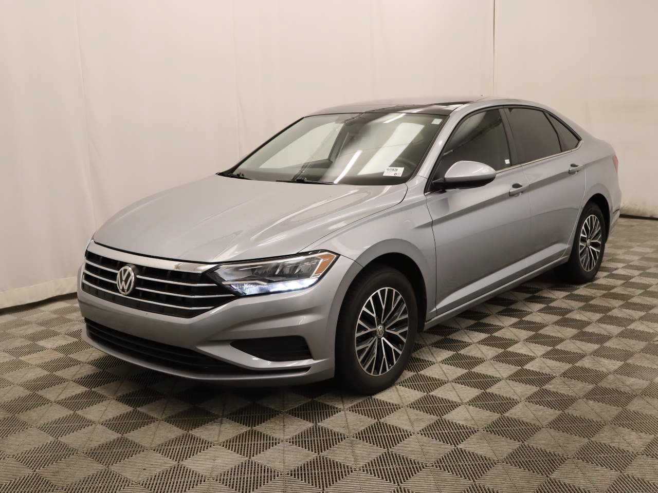 Used 2020 Volkswagen Jetta SE FWD image 1