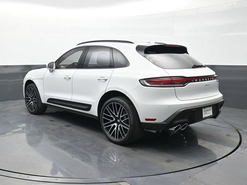 Certified 2025 Porsche Macan AWD/4WD image 3
