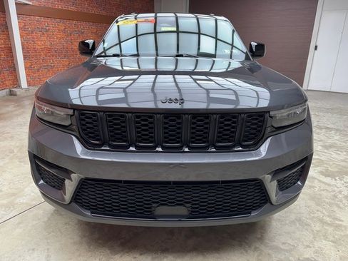 Used 2023 Jeep Grand Cherokee Altitude image 8