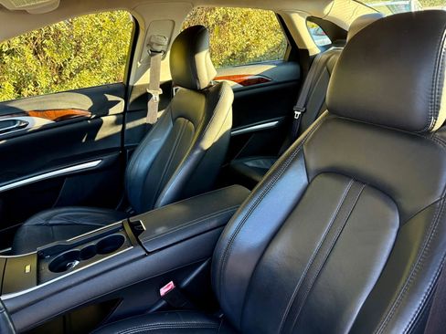 Used 2013 Lincoln MKZ image 40