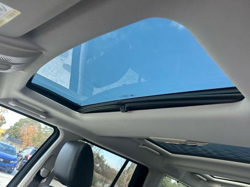 Used 2016 Land Rover LR4 HSE Silver Edition image 22