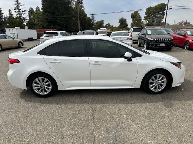 Used 2024 Toyota Corolla LE w/ LE Convenience Package FWD image 11