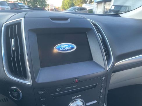 Used 2018 Ford Edge Titanium w/ Equipment Group 302A AWD/4WD image 14