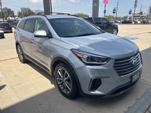 Used 2017 Hyundai Santa Fe SE w/ Cargo Package AWD/4WD image 3