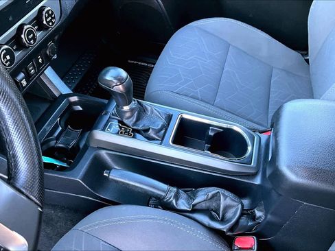 Used 2019 Toyota Tacoma TRD Sport image 14