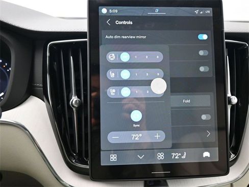 New 2026 Volvo XC60 B5 Ultra w/ Protection Package Premier image 26