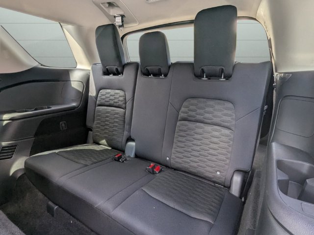 Certified 2025 Nissan Pathfinder S FWD image 30