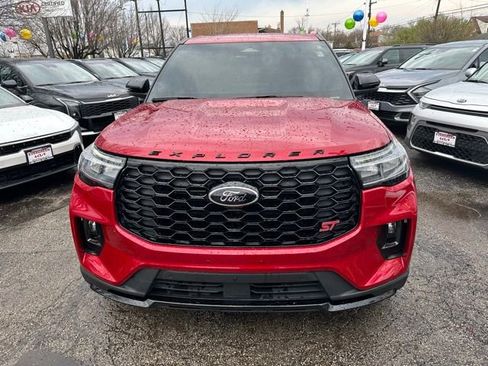 Used 2025 Ford Explorer ST image 2