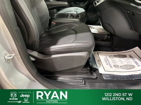 New 2026 Chrysler Pacifica Select AWD/4WD image 47