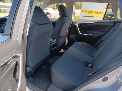 Used 2021 Toyota RAV4 LE AWD/4WD image 14