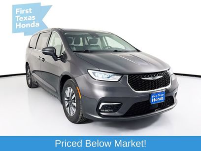 Used 2023 Chrysler Pacifica Touring-L