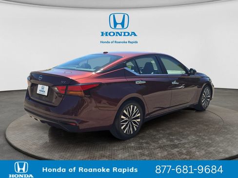 Used 2024 Nissan Altima 2.5 SV FWD image 5