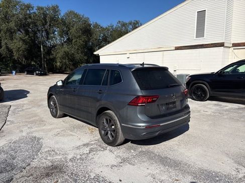 Used 2023 Volkswagen Tiguan SE w/ Panoramic Sunroof Package image 3