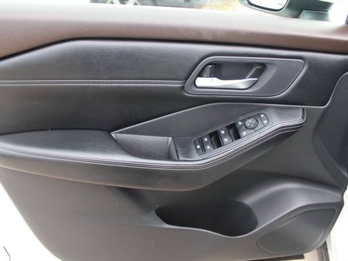 Used 2023 Nissan Rogue SV w/ SV Premium Package AWD/4WD image 18
